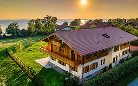 Graf Chiemo Suites - Direkt Am Chiemsee Mit Separatem Seezugang