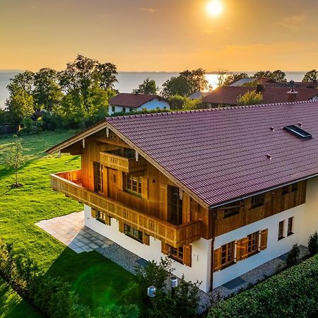 Graf Chiemo Suites - Direkt Am Chiemsee Mit Separatem Seezugang Chieming Exterior foto