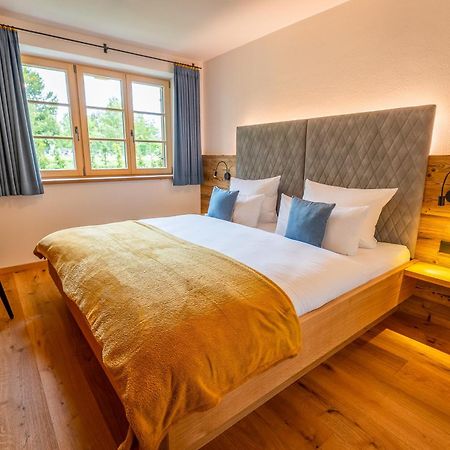 Graf Chiemo Suites - Direkt Am Chiemsee Mit Separatem Seezugang Chieming Exterior foto