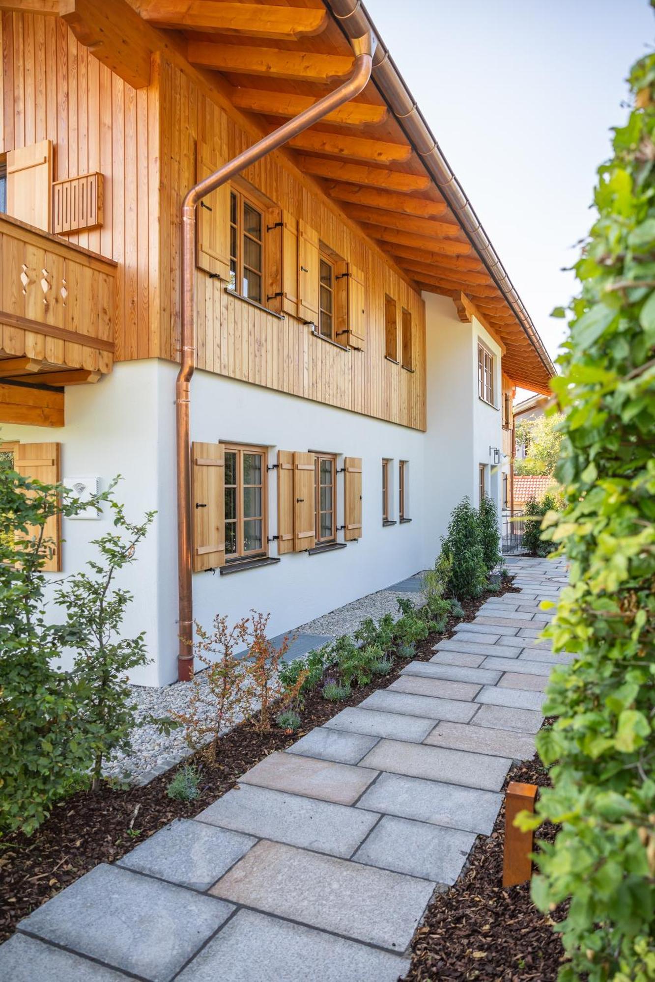 Graf Chiemo Suites - Direkt Am Chiemsee Mit Separatem Seezugang Chieming Exterior foto