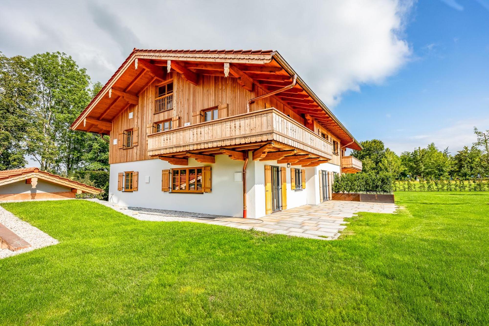 Graf Chiemo Suites - Direkt Am Chiemsee Mit Separatem Seezugang Chieming Exterior foto