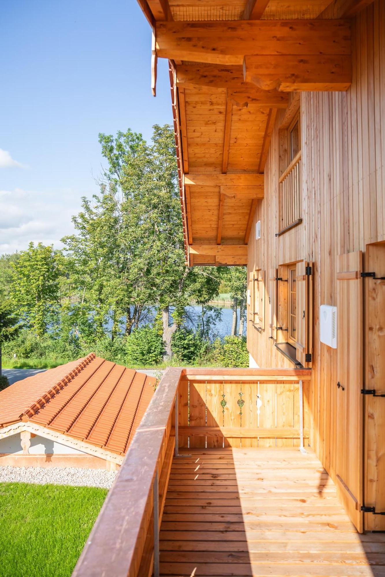 Graf Chiemo Suites - Direkt Am Chiemsee Mit Separatem Seezugang Chieming Exterior foto