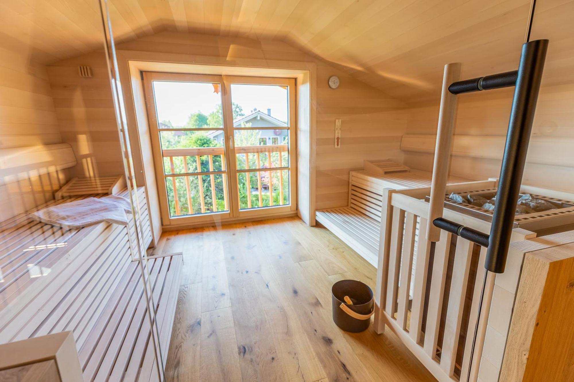 Graf Chiemo Suites - Direkt Am Chiemsee Mit Separatem Seezugang Chieming Exterior foto