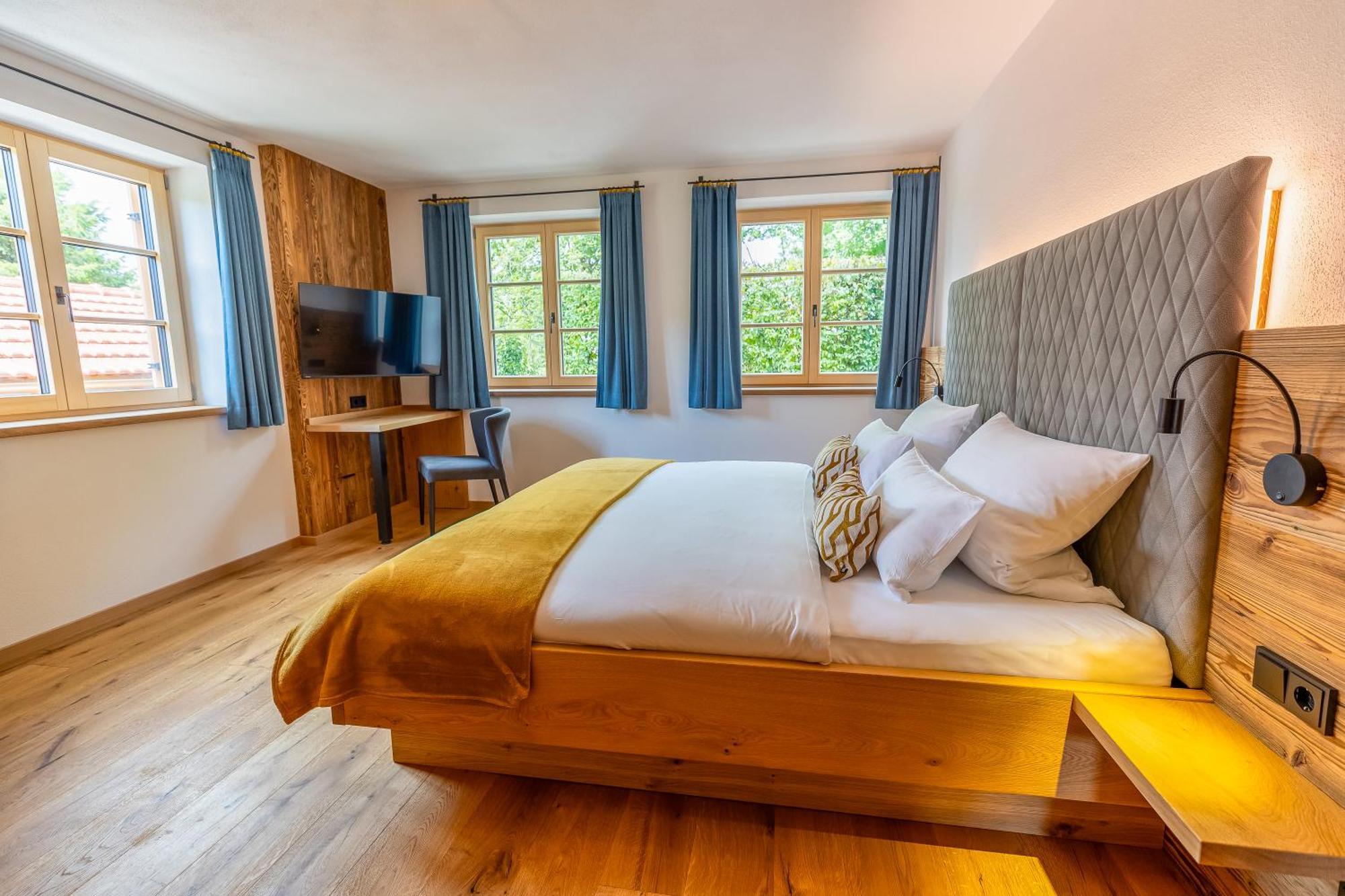 Graf Chiemo Suites - Direkt Am Chiemsee Mit Separatem Seezugang Chieming Exterior foto