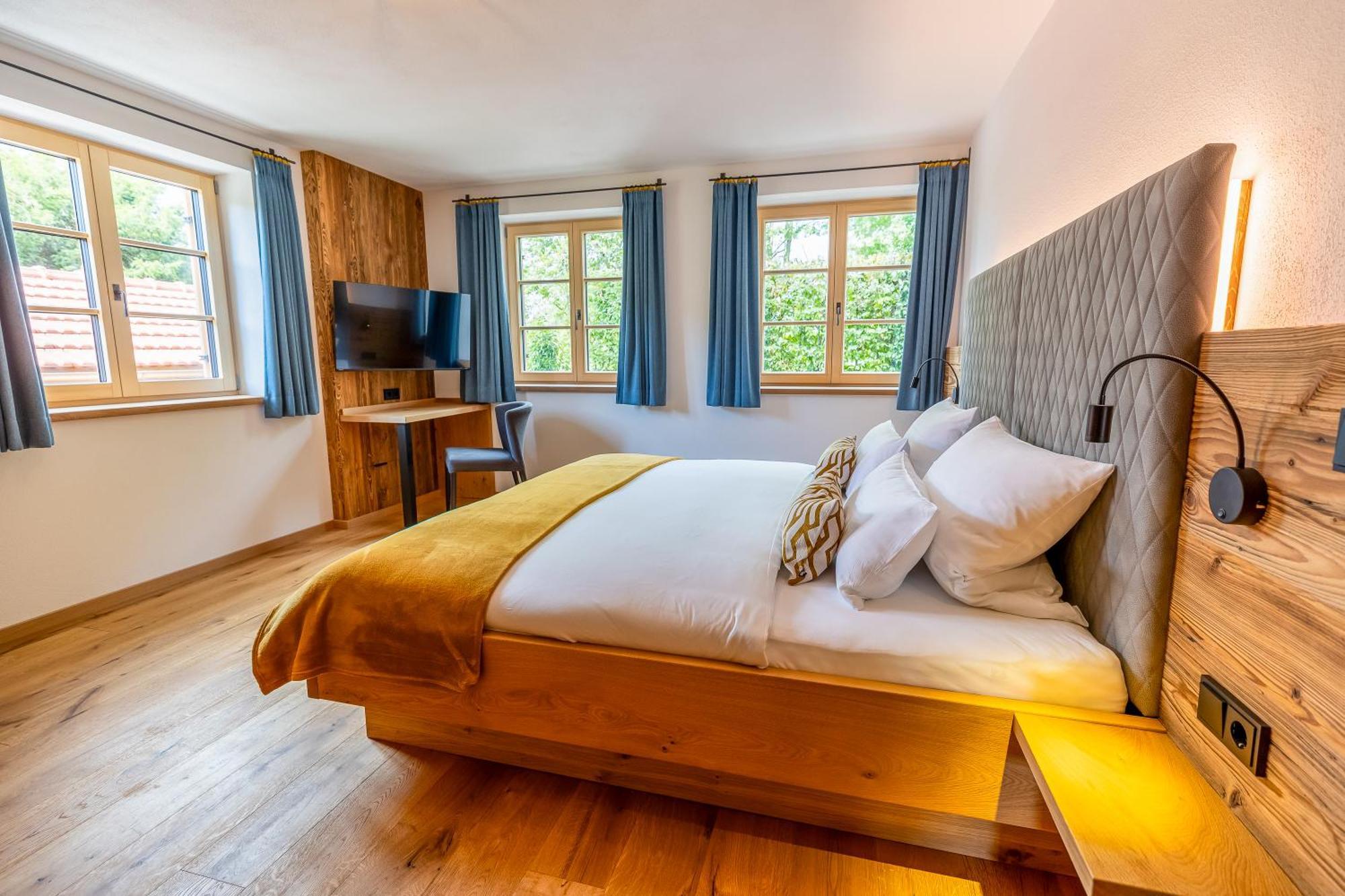Graf Chiemo Suites - Direkt Am Chiemsee Mit Separatem Seezugang Chieming Exterior foto
