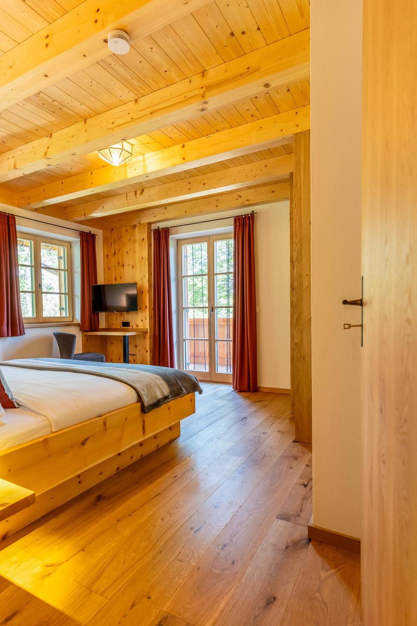 Graf Chiemo Suites - Direkt Am Chiemsee Mit Separatem Seezugang Chieming Exterior foto