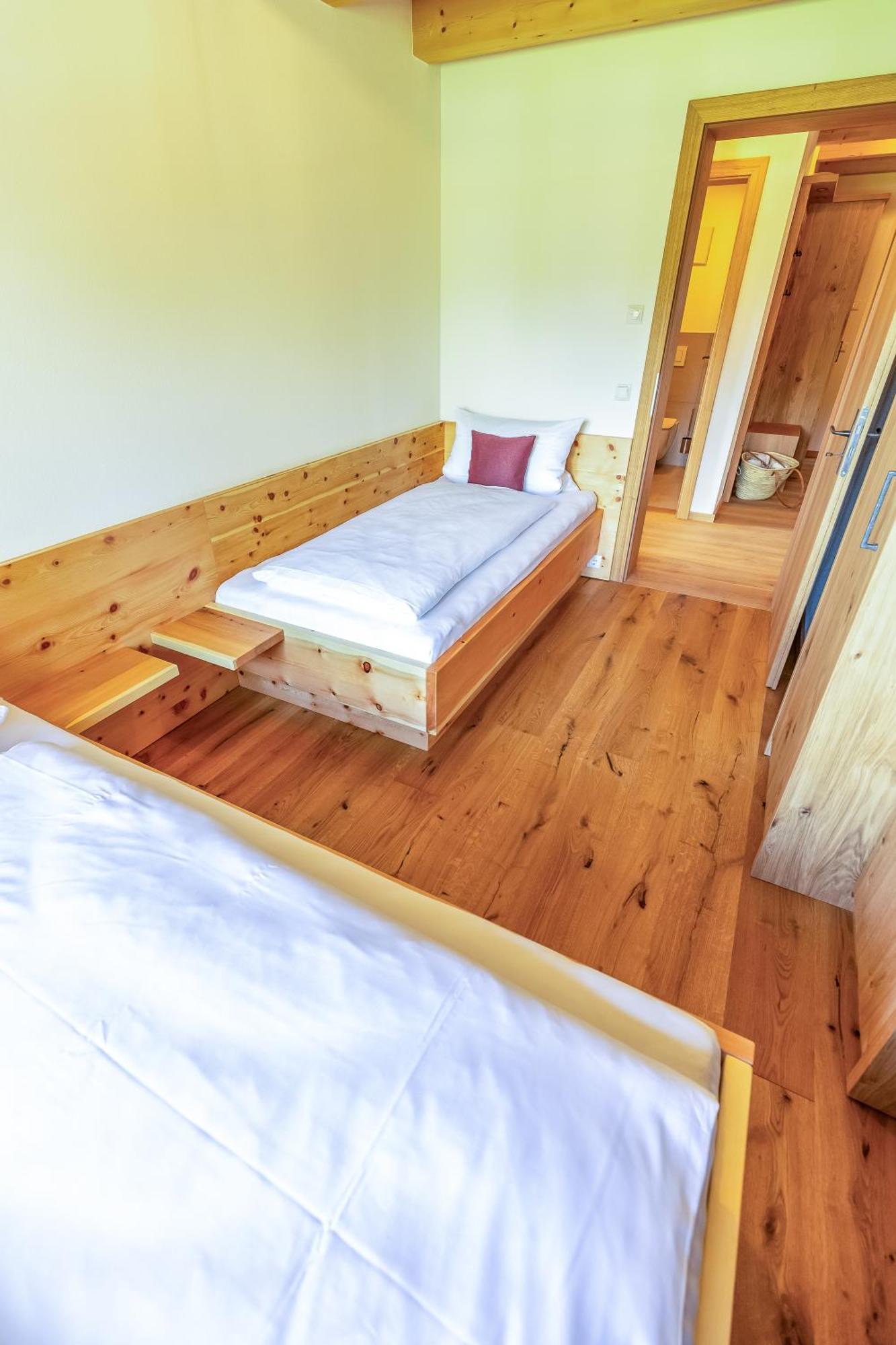 Graf Chiemo Suites - Direkt Am Chiemsee Mit Separatem Seezugang Chieming Exterior foto